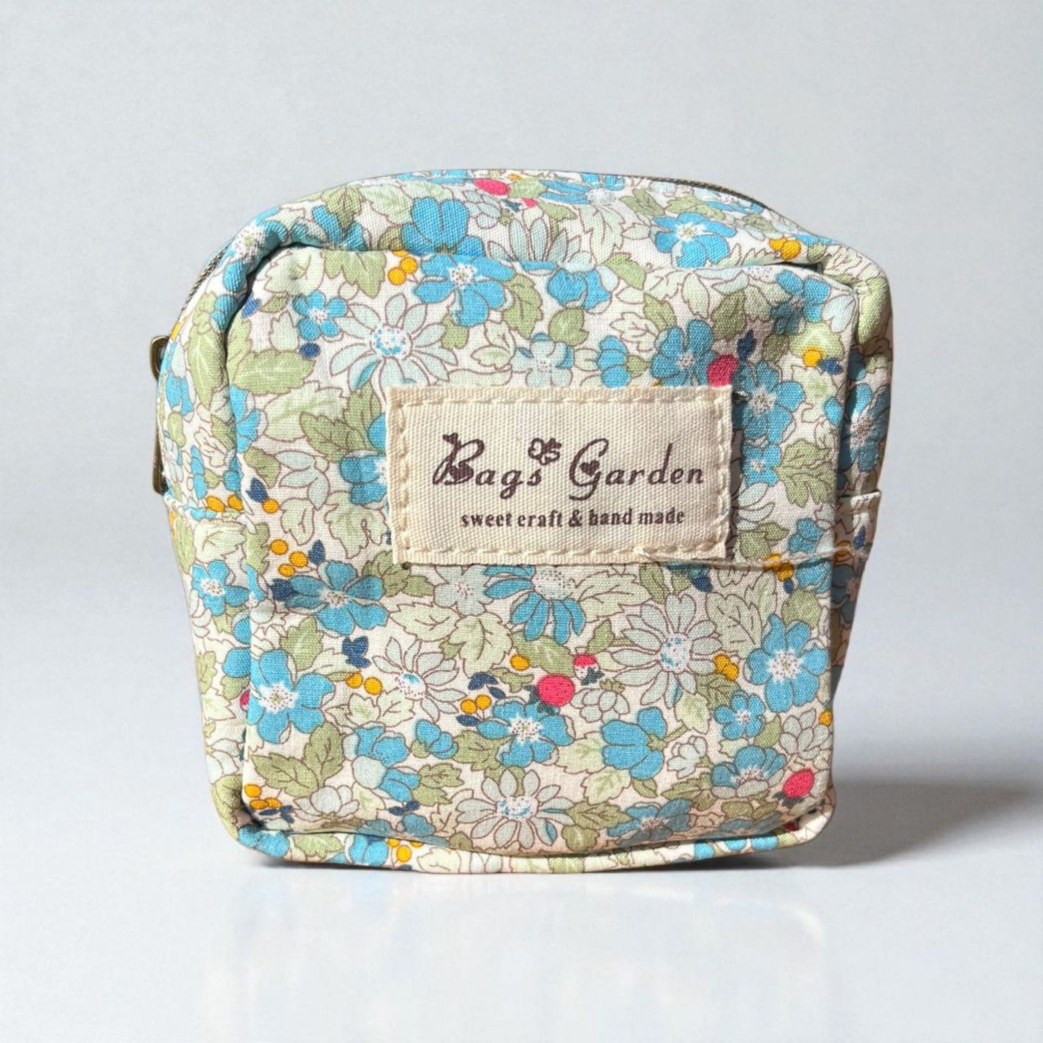 LIBERTY- Monedero azul con fresitas rojas