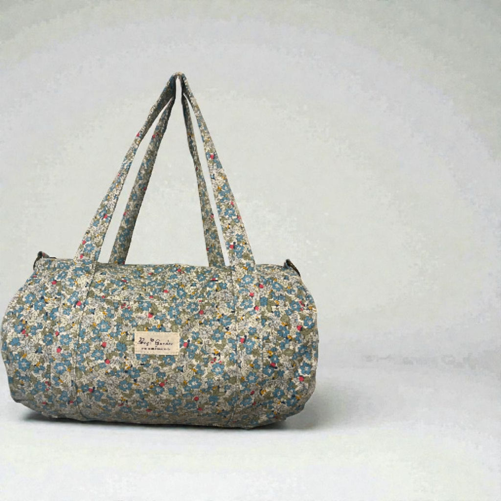 LIBERTY-  Bolsa de viaje azul con fresitas rojas