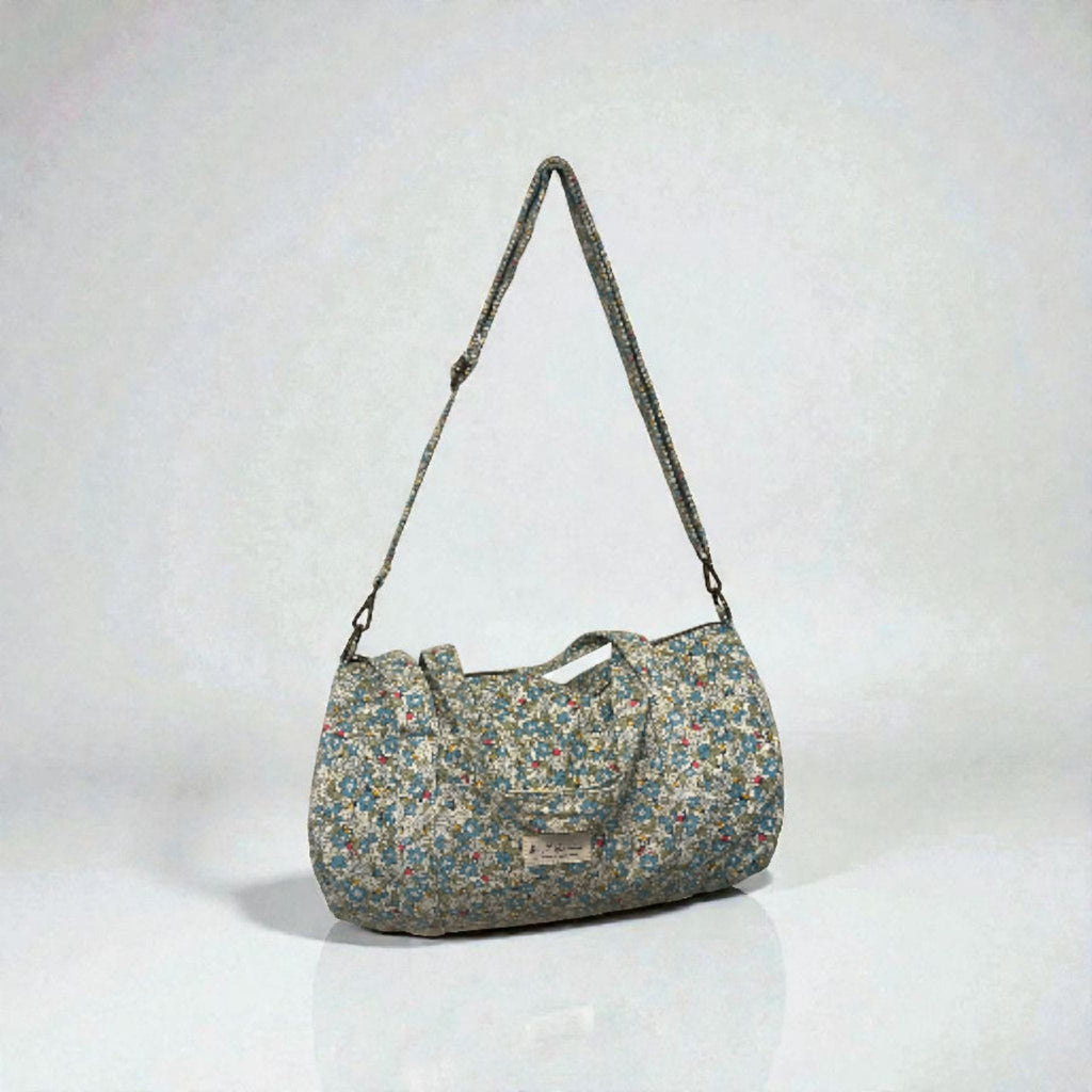 LIBERTY-  Bolsa de viaje azul con fresitas rojas